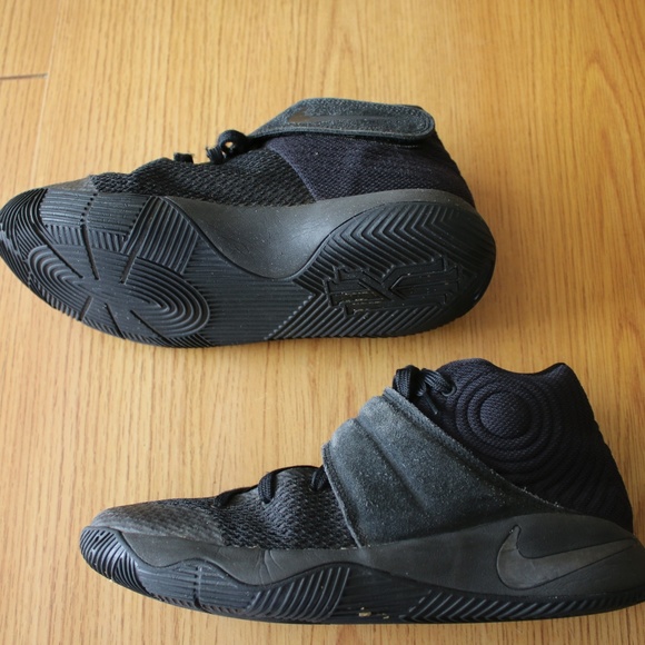 youth black basketball shoes